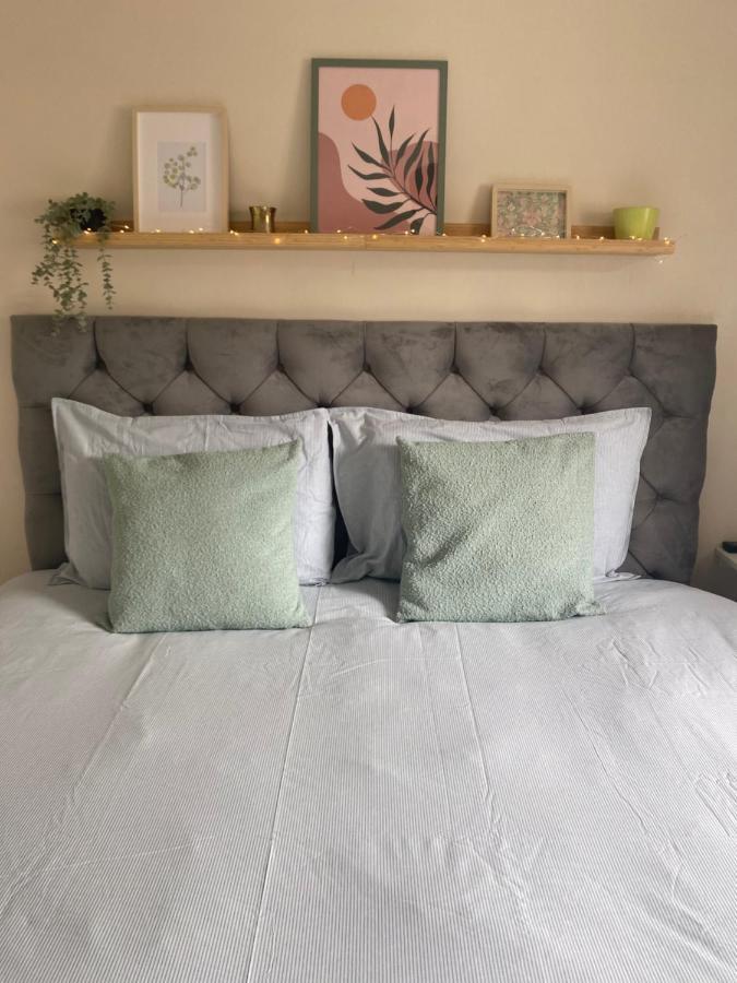 Cozy Bedroom In Shared Accommodation With Free Parking 爱丁堡 外观 照片