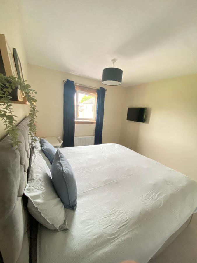 Cozy Bedroom In Shared Accommodation With Free Parking 爱丁堡 外观 照片