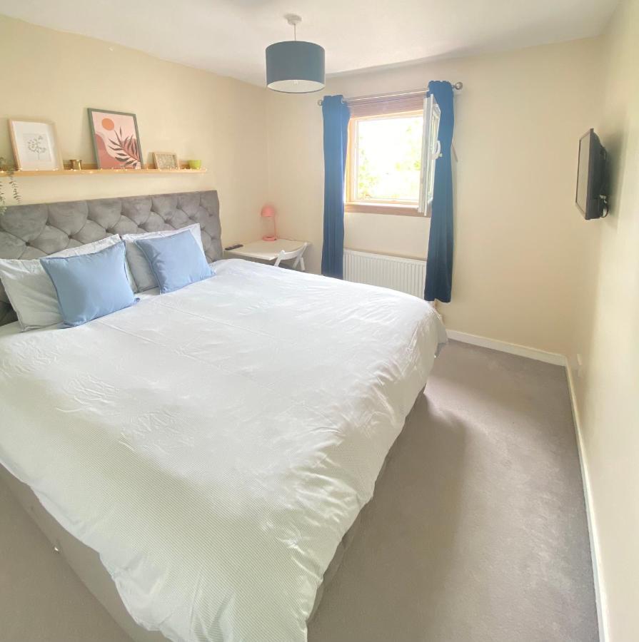 Cozy Bedroom In Shared Accommodation With Free Parking 爱丁堡 外观 照片